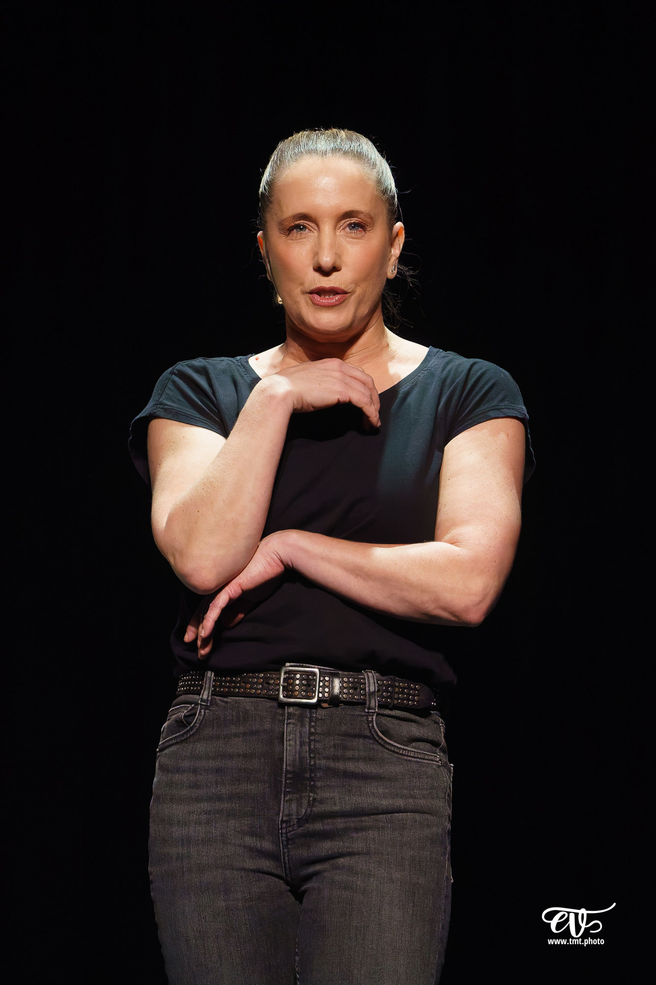 LES CHATOUILLES OU LA DANSE DE LA COLÈRE (ANDRÉA BESCOND)